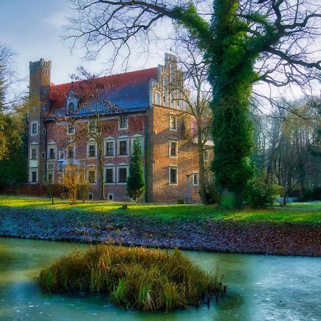 Zamek Na Wodzie W Wojnowicach Bed and Breakfast Wojnowice  Buitenkant foto