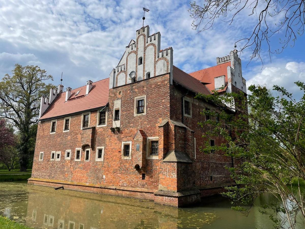 Zamek Na Wodzie W Wojnowicach Bed and Breakfast Wojnowice  Buitenkant foto